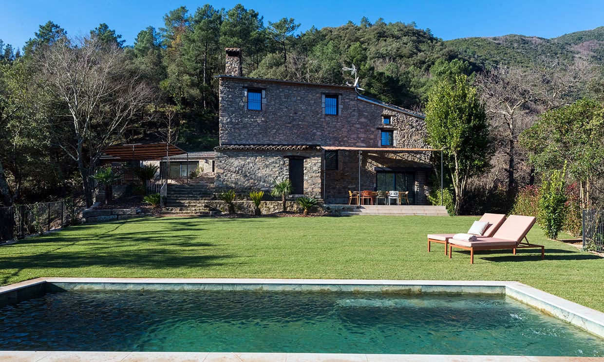 Estudio sobre equipamientos de la piscina residencial en España 2023